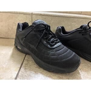 Men’s Avia size 9.5 Black Athletic Shoes